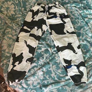 Men’s Medium Cargo pant jogger style